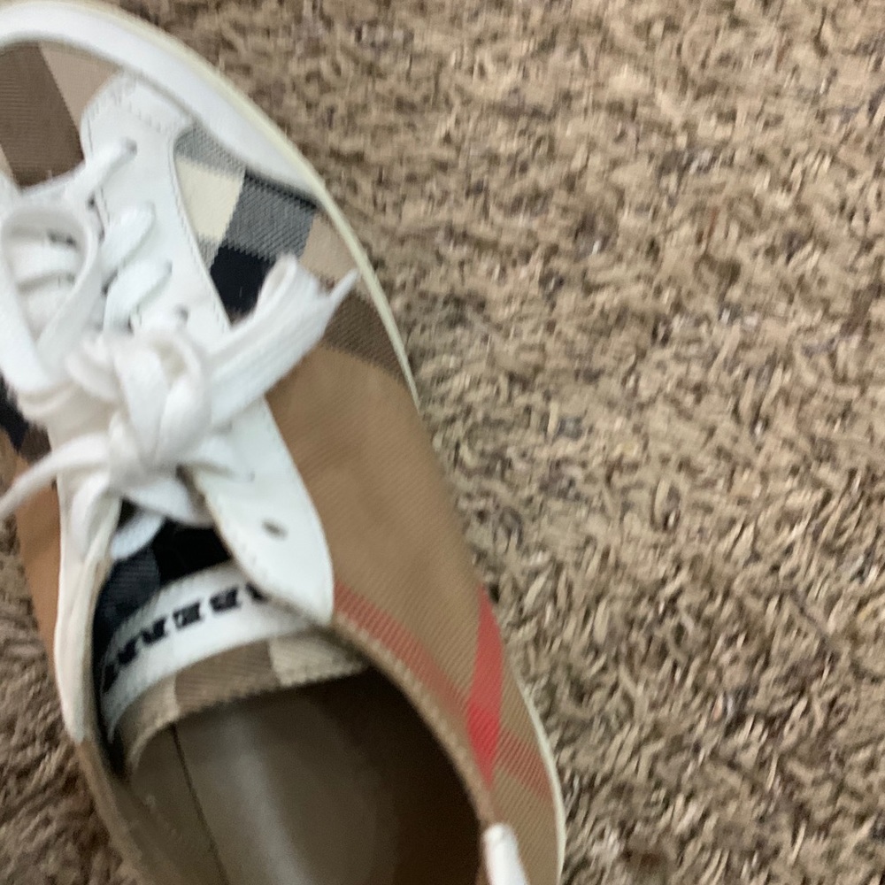 Burberry Shoes Size 6 - Picture 5 of 5